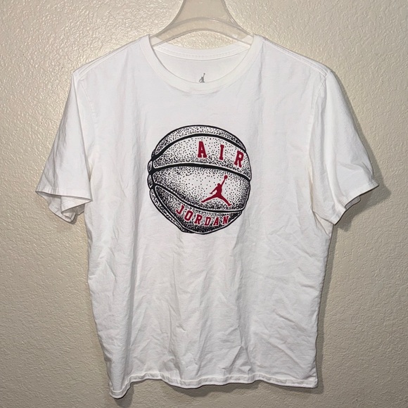 Jordan Other - Air Jordan White Basketball Graphic T-Shirt XL